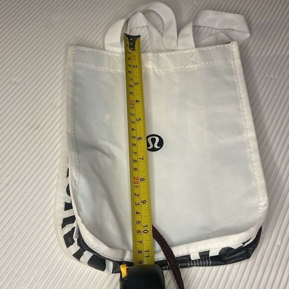 Lululemon Reusable Bags Bundle 1 large 1 small - Picture 9 of 10